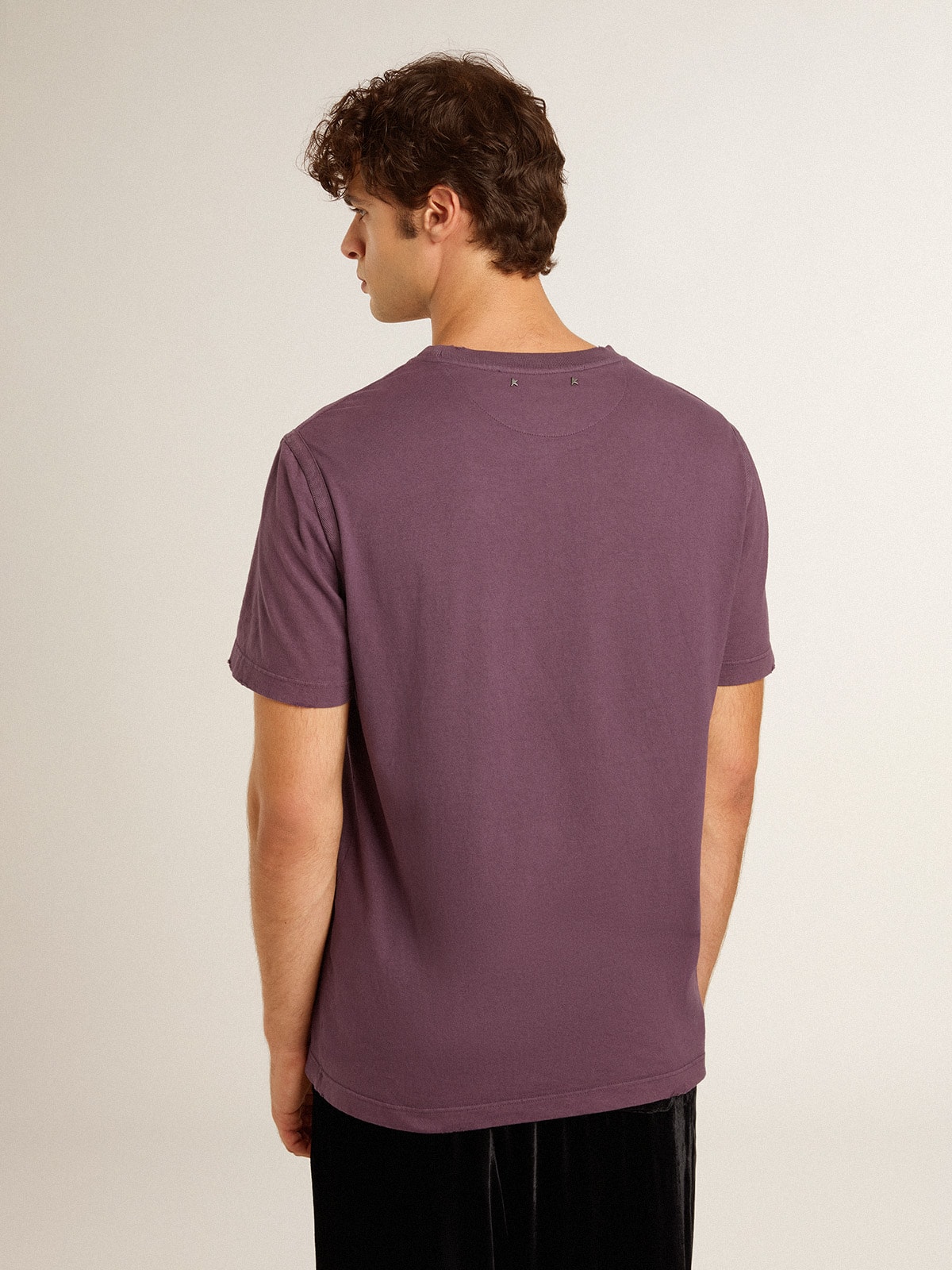 Men's cotton T-shirt in worn purple with logo print