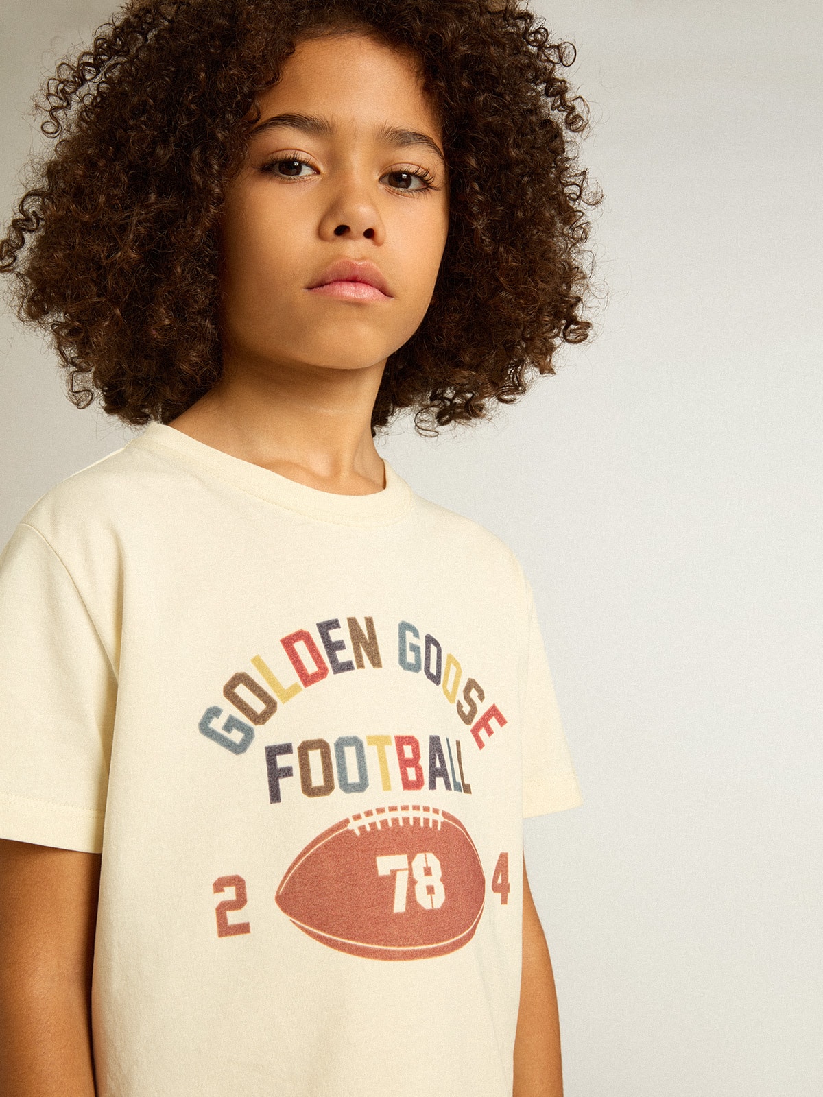 Boys' T-shirt in worn white with multicolor lettering