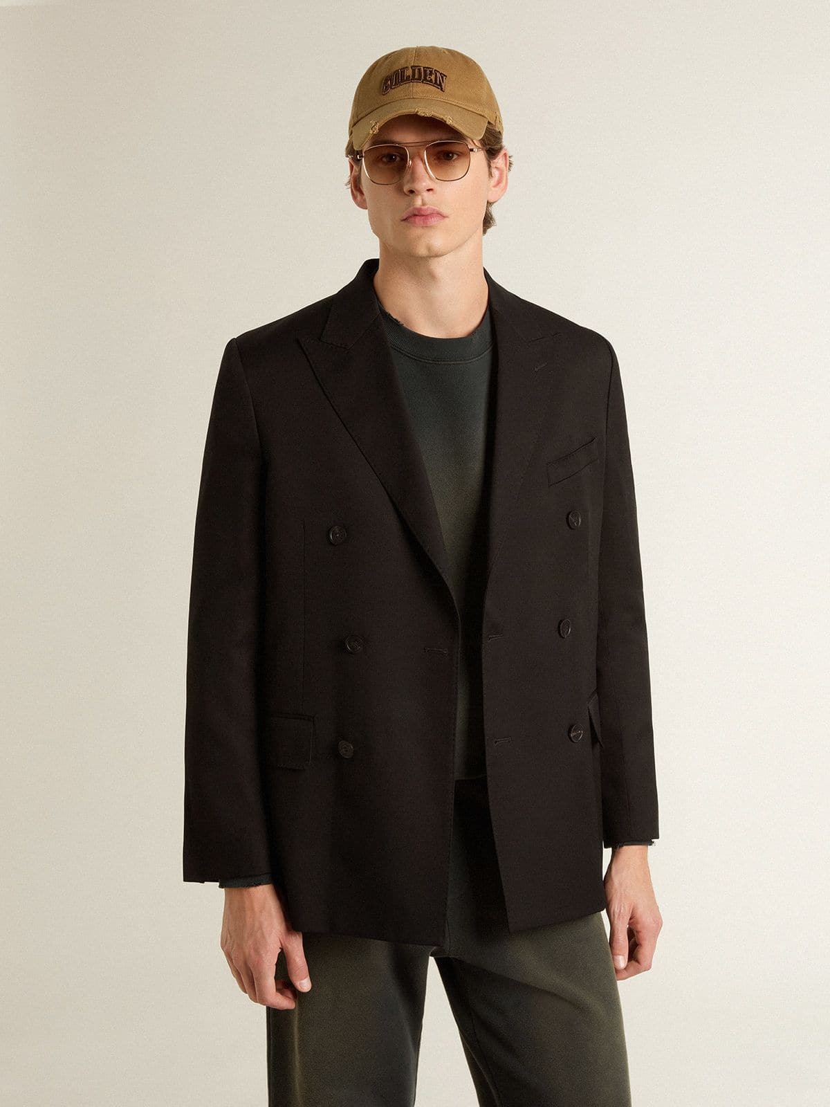 Men's black double-breasted blazer with button fastening