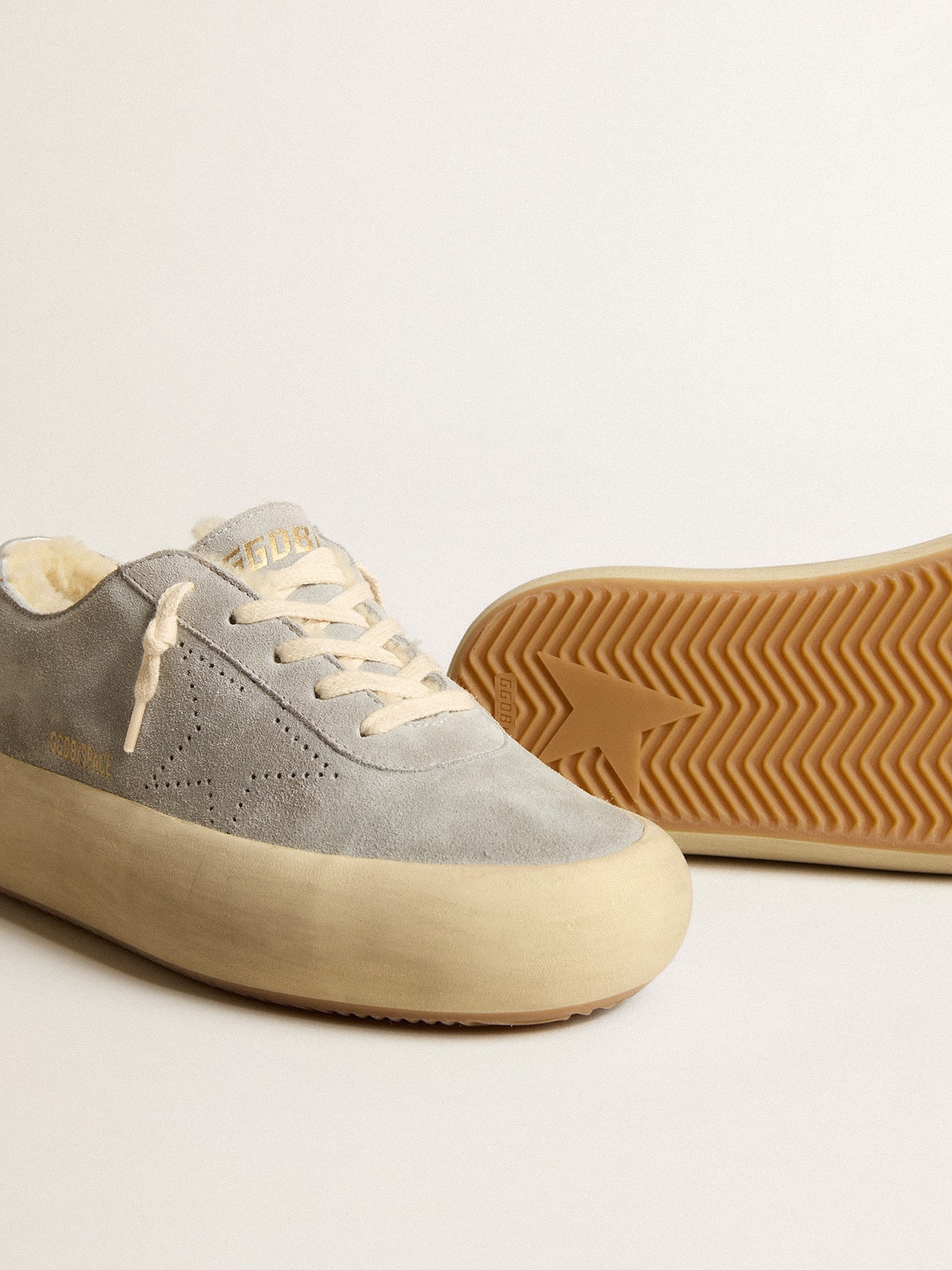 Women's Space-Star shoes in ice-gray suede with shearling lining