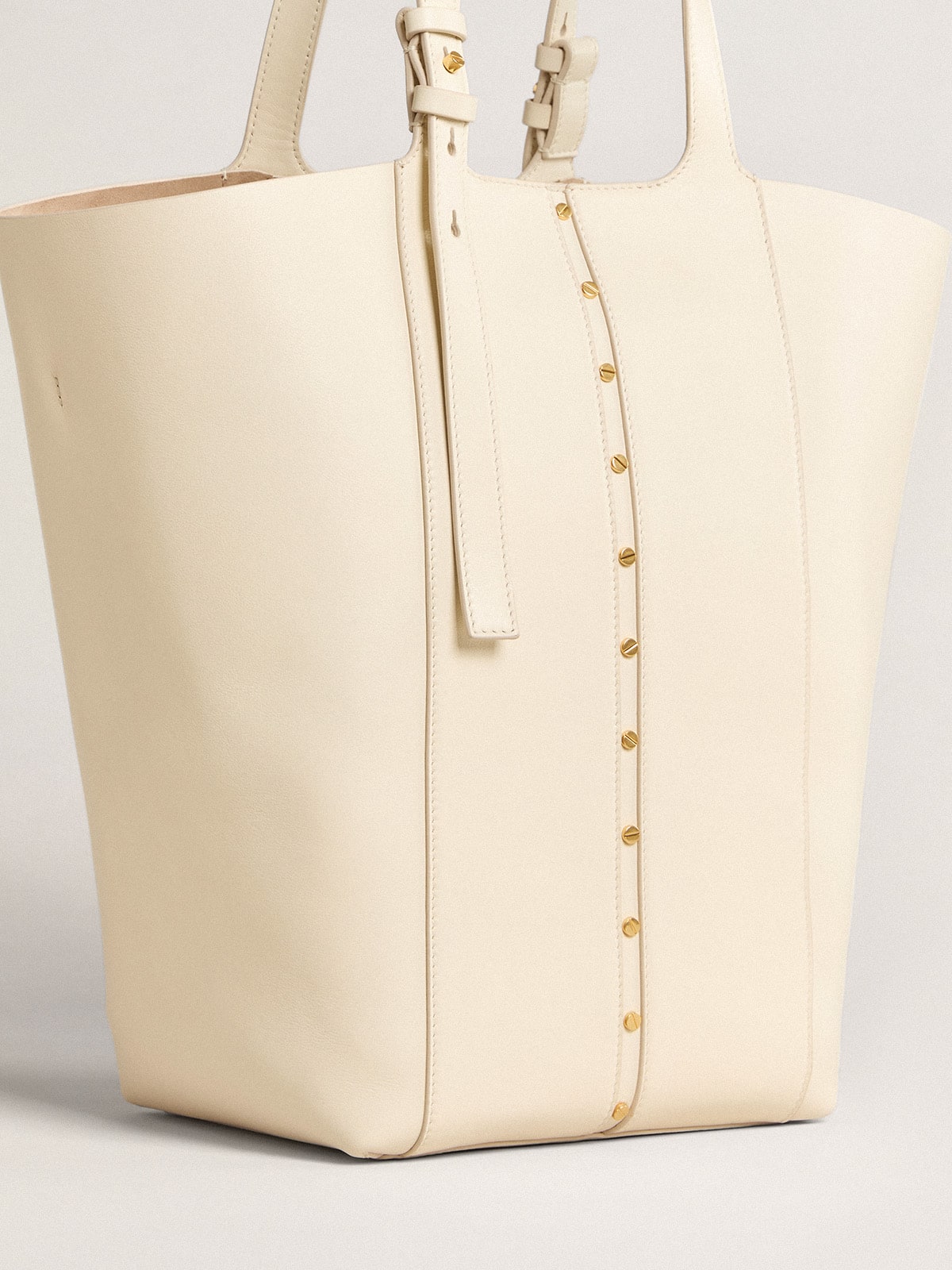 24/7 Bag in butter-colored leather with adjustable handles