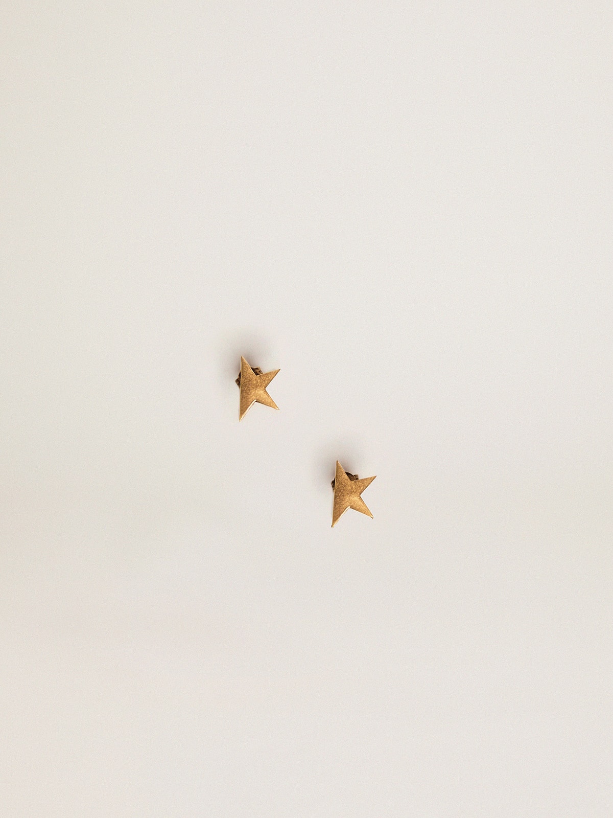 Women's stud earrings in antique gold color