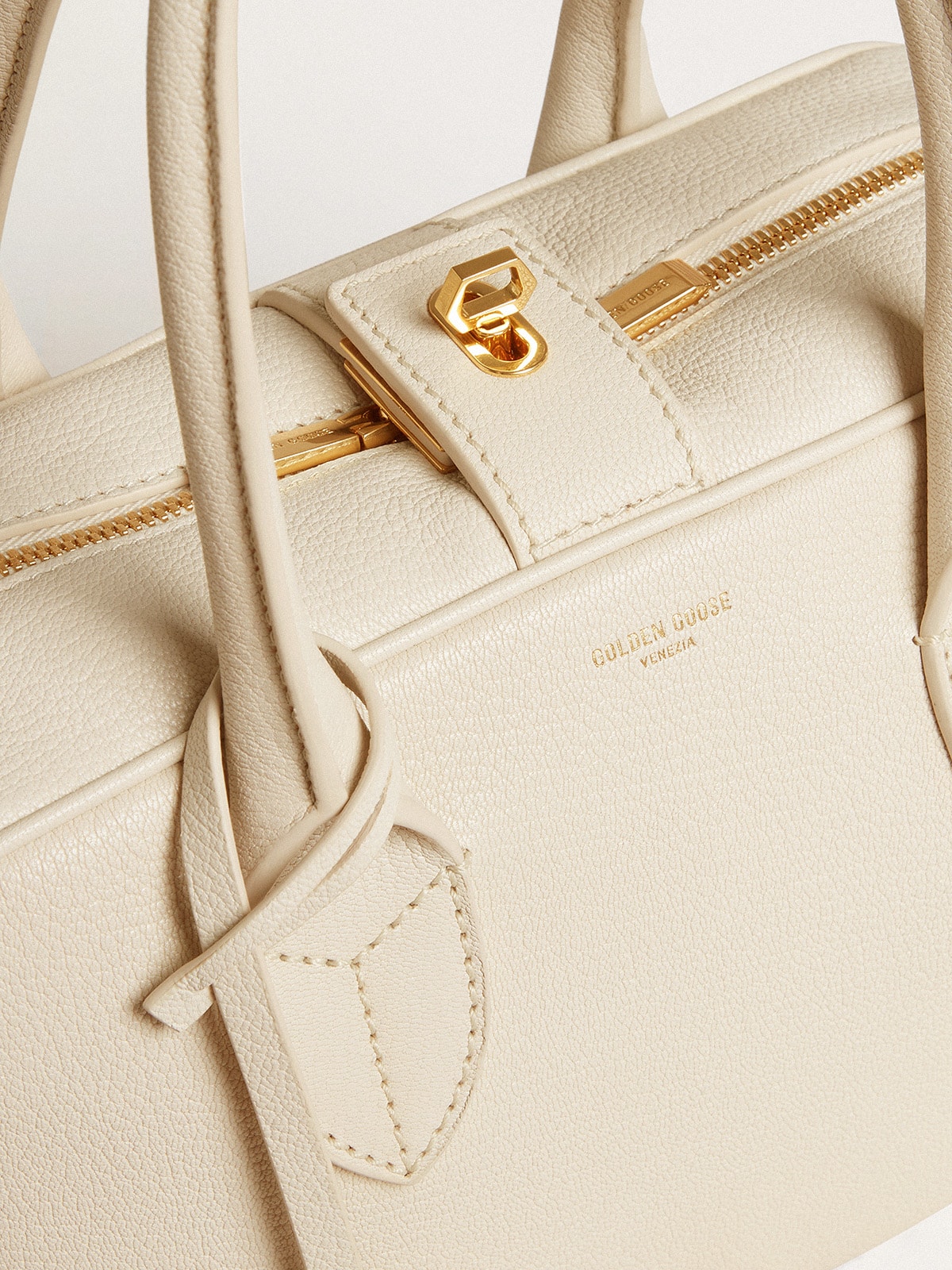 Vita Bag in butter-colored  leather with gold details