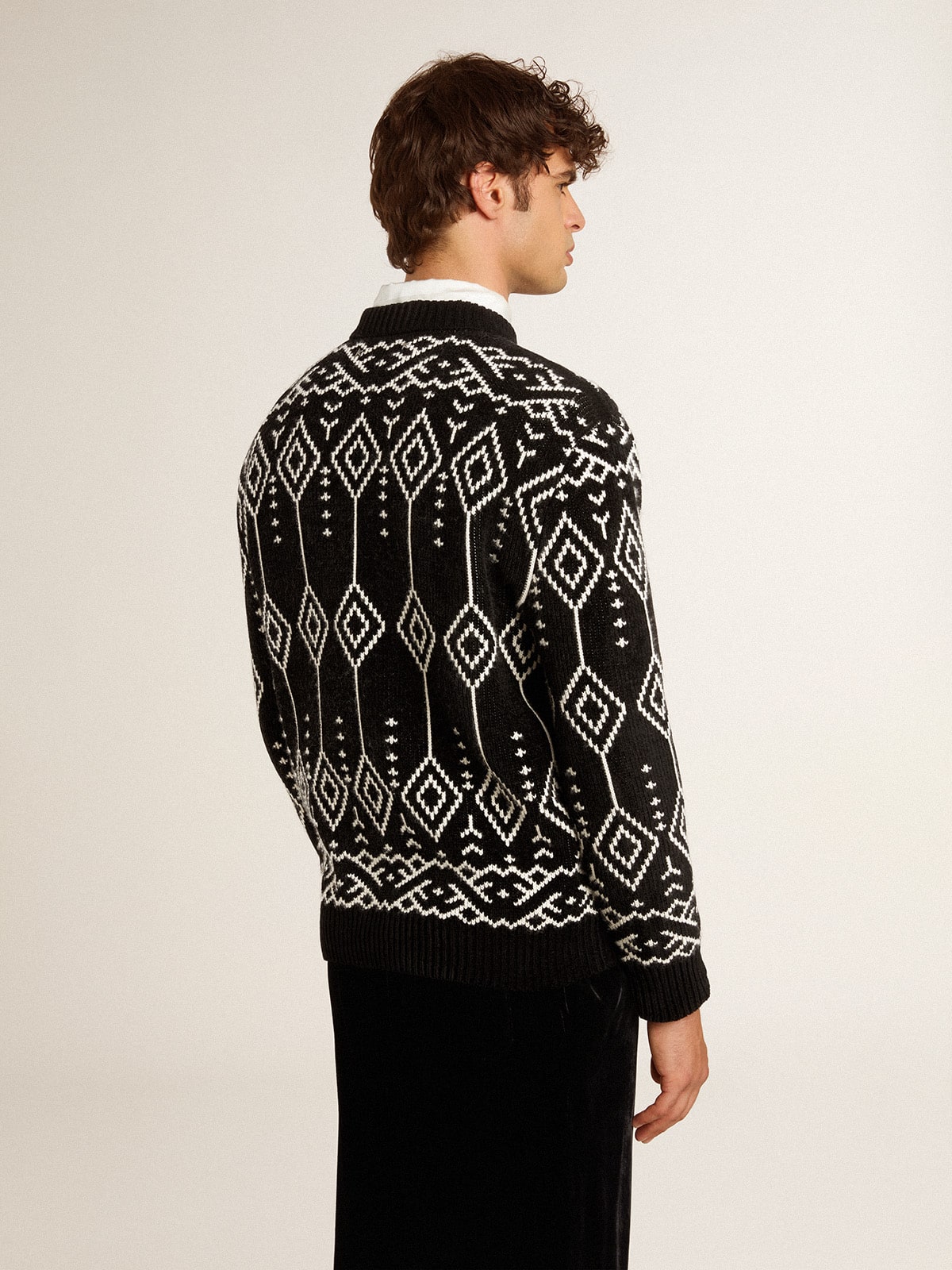 Men's crew neck wool blend sweater with jacquard argyle design