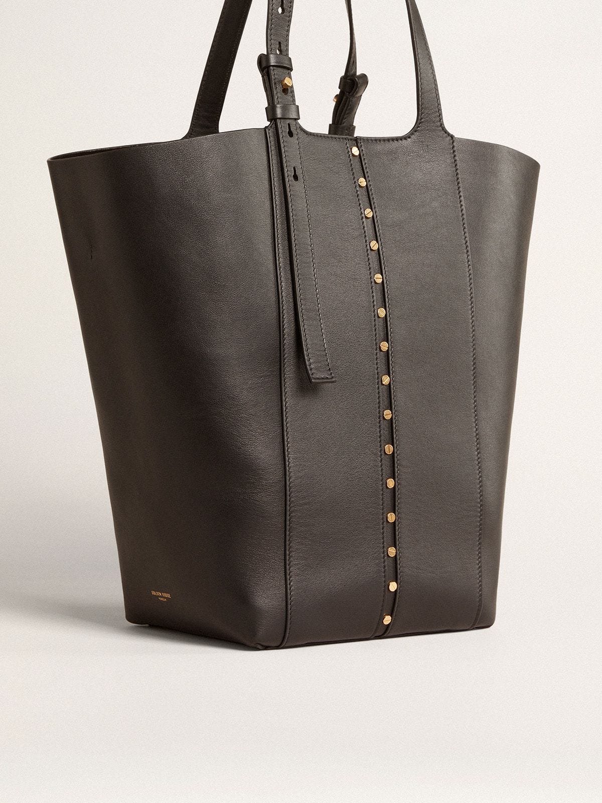 24/7 Bag in black leather with adjustable handles