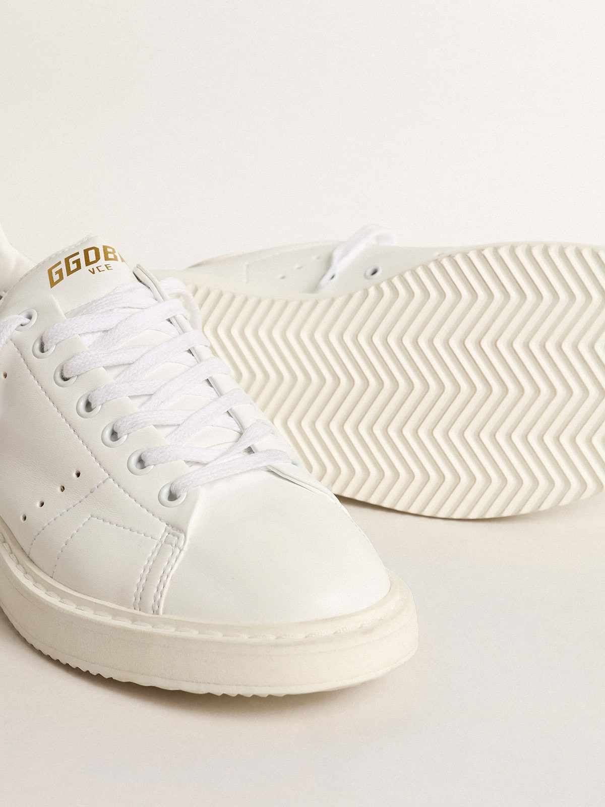 Women's bio-based Starter with white star and heel tab