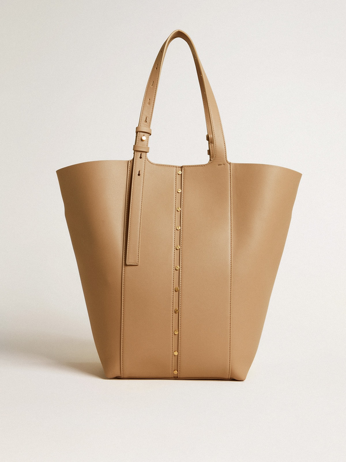 24/7 Bag in cappuccino-colored leather with adjustable handles
