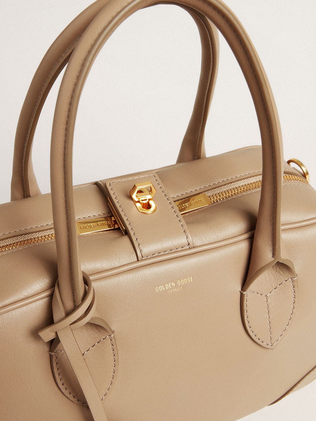 Vita Bag in beige leather with gold details