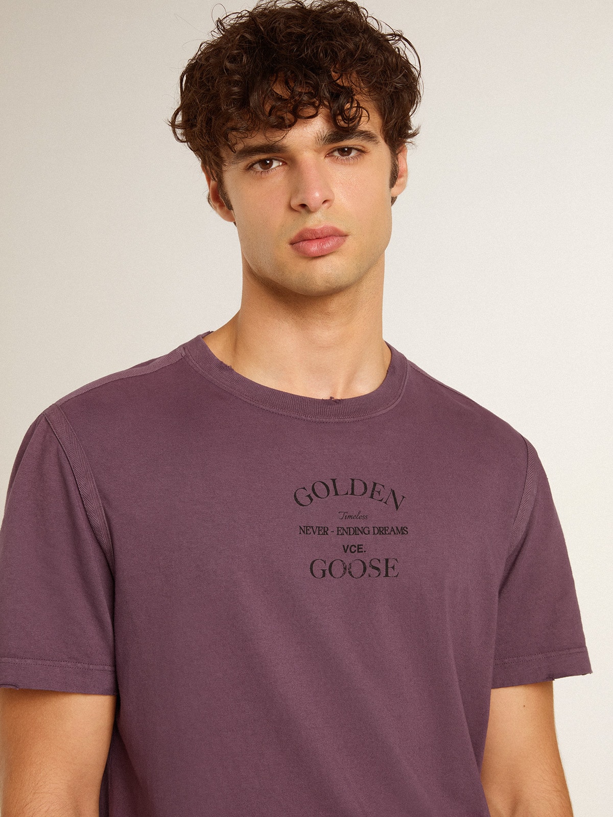 Men's cotton T-shirt in worn purple with logo print