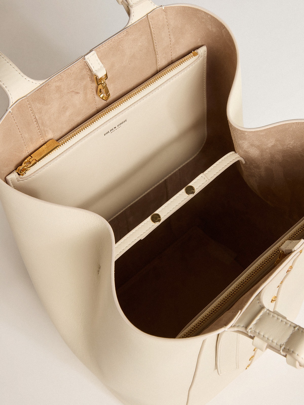 24/7 Bag in butter-colored leather with adjustable handles