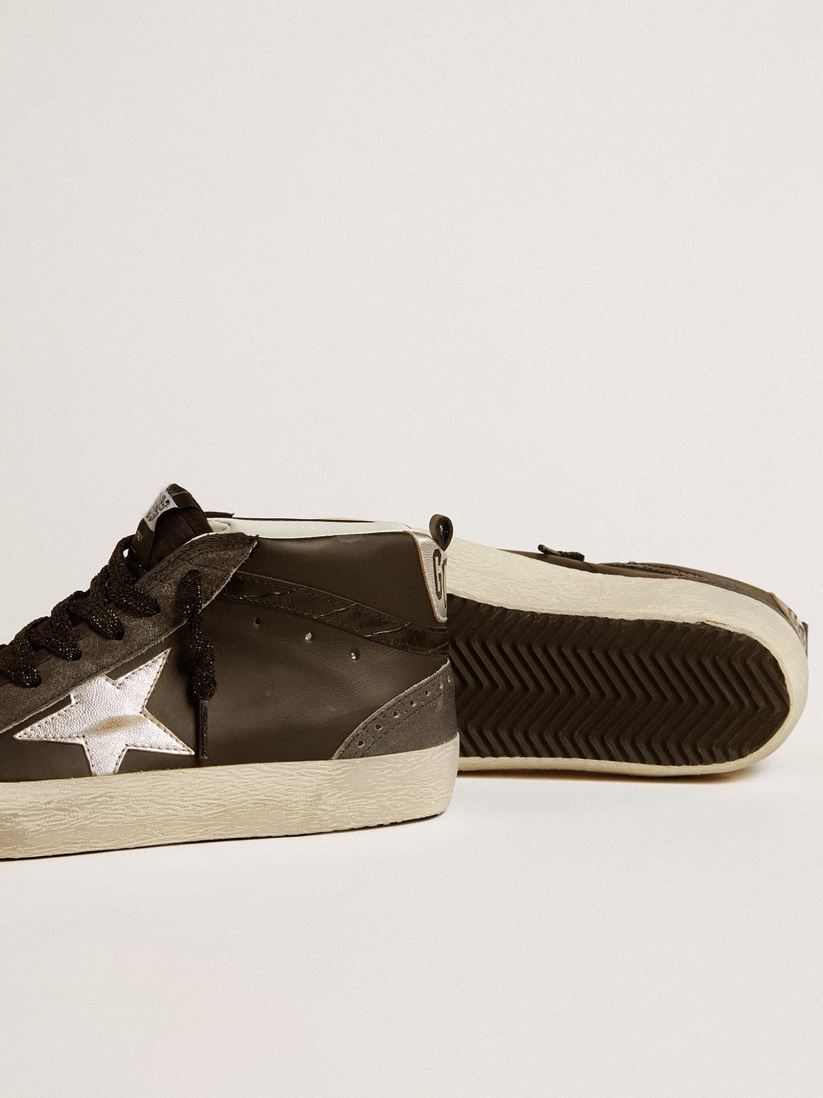 Women's Mid Star in black leather with silver metallic leather star