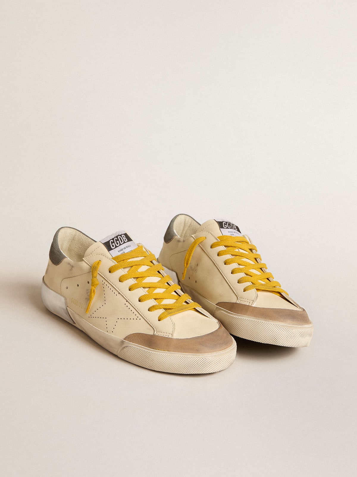 Men's Super-Star in leather with perforated star and gray suede heel tab