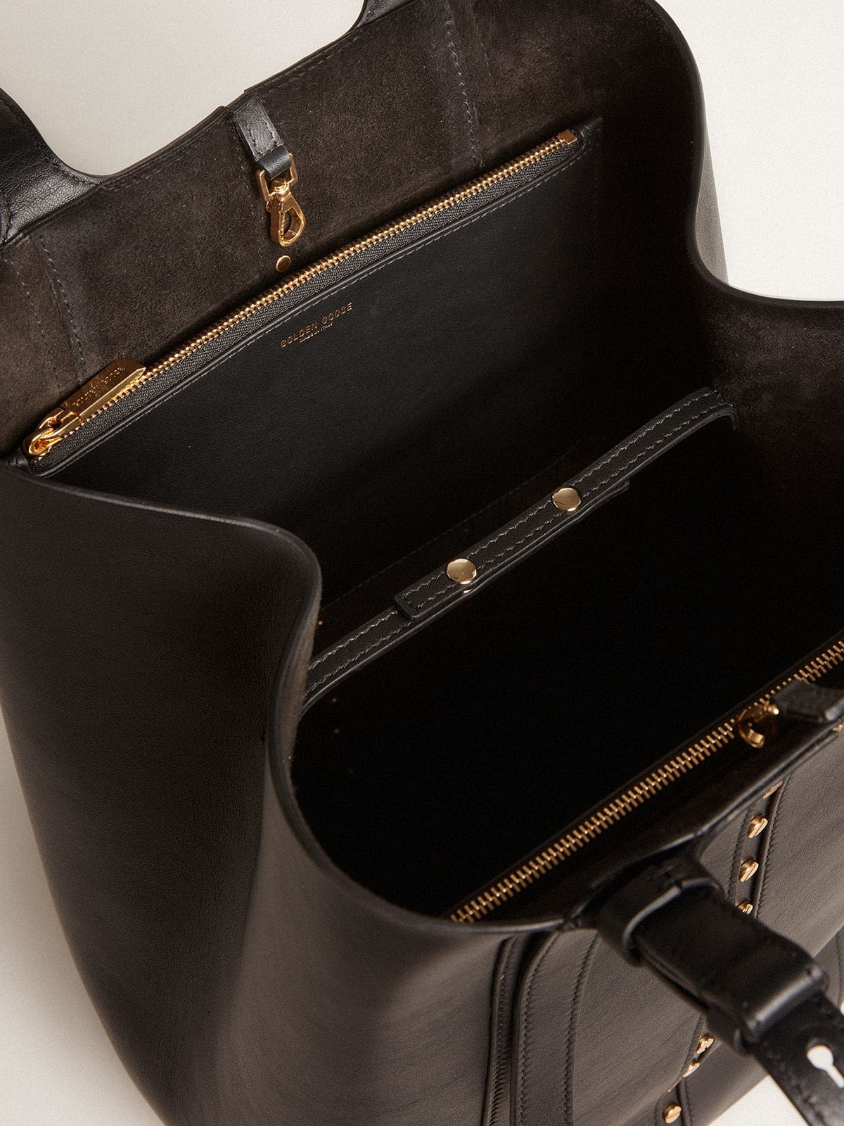 24/7 Bag in black leather with adjustable handles