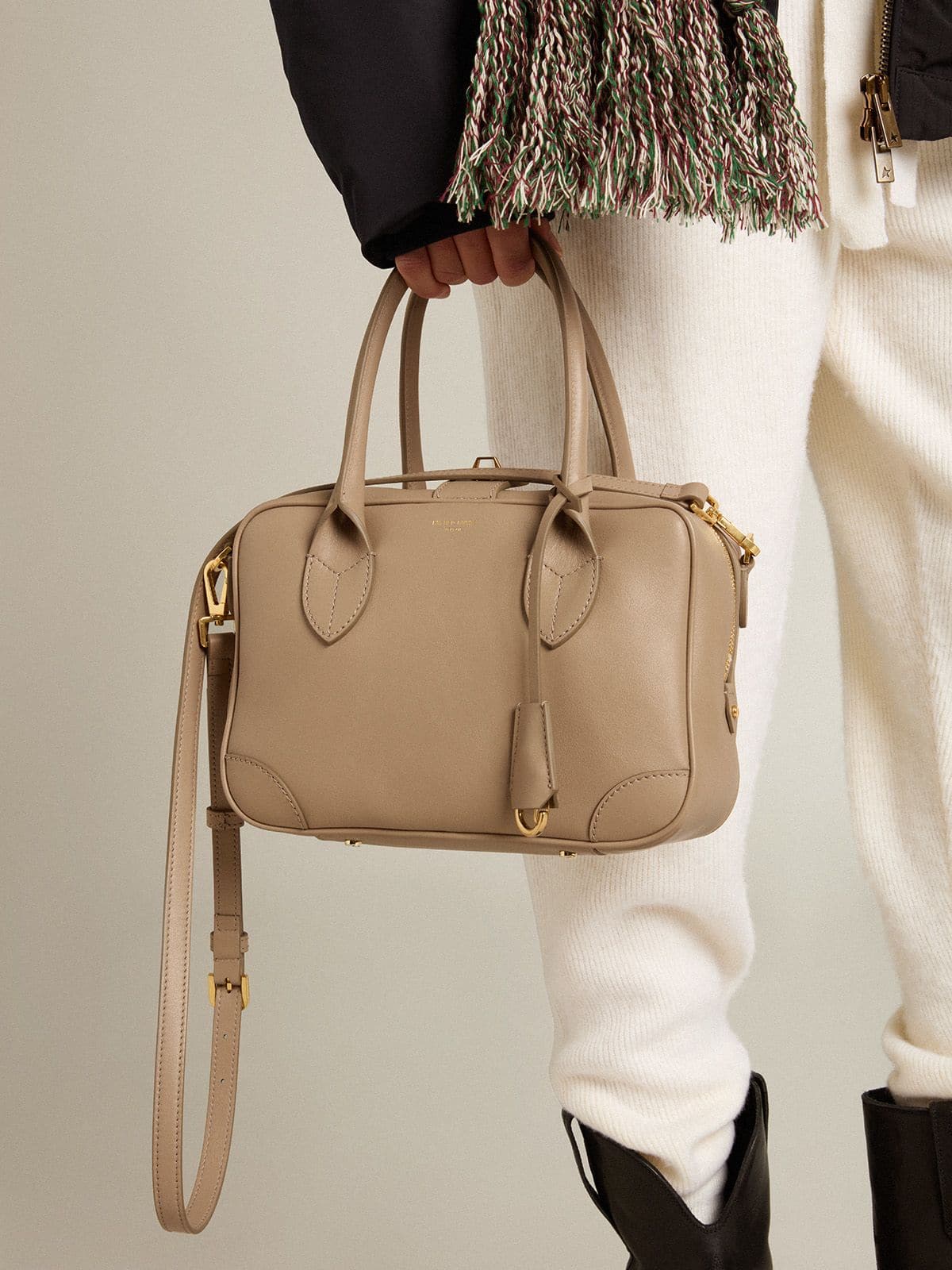 Vita Bag in beige leather with gold details