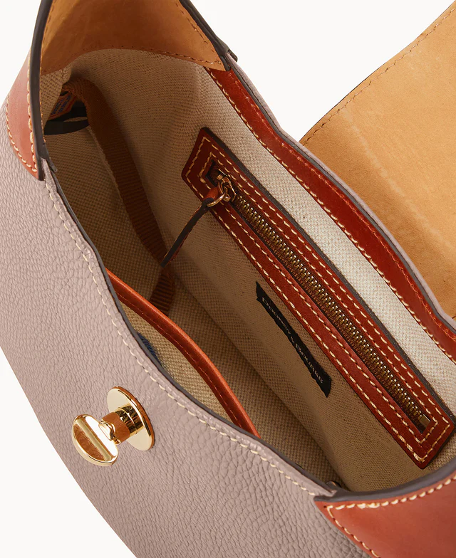 Pebble Turnlock Hobo 26