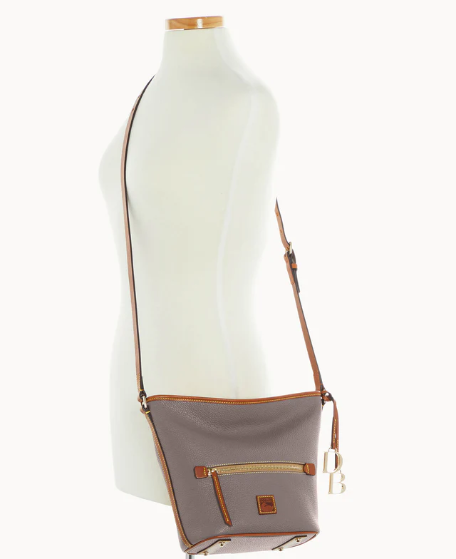 Pebble Grain Zip Sac