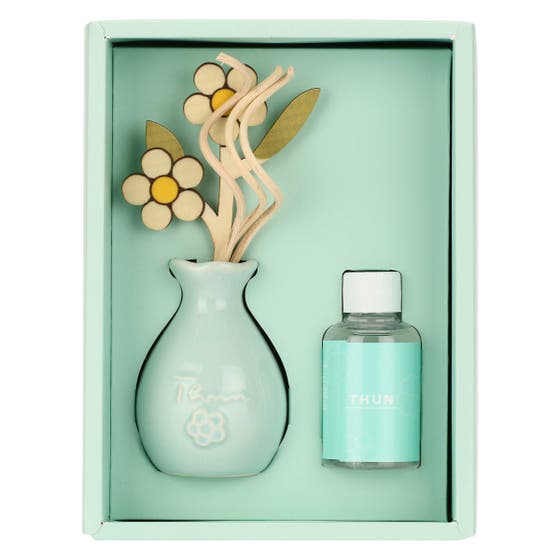 Porcelain diffuser with daisies