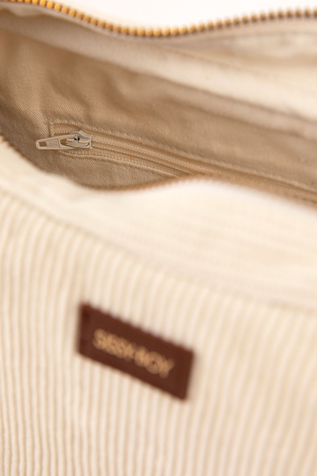 Off white rib cord crossbody tas