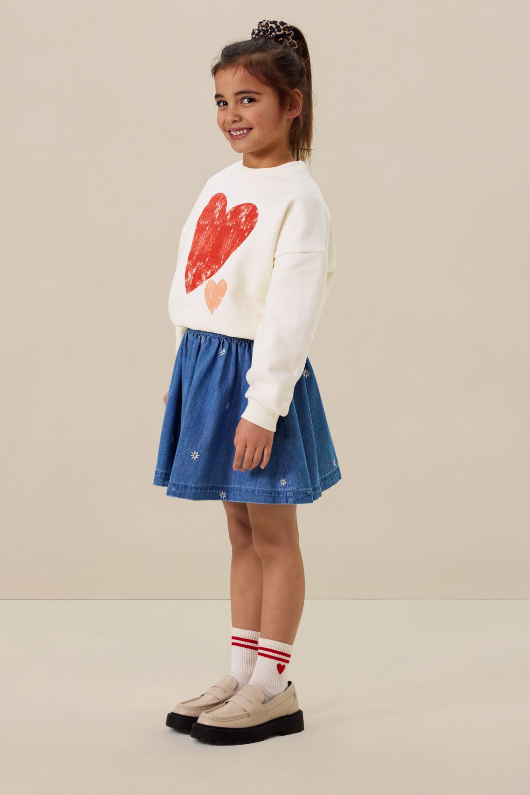 Blauwe rok met madeliefjes embroidery