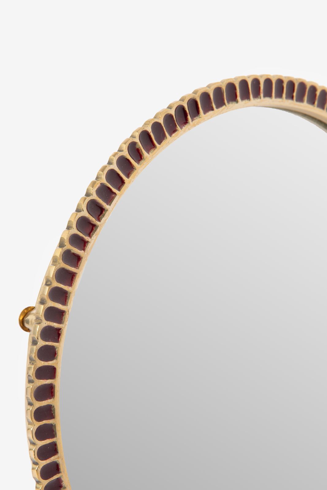 Rode scalloped spiegel