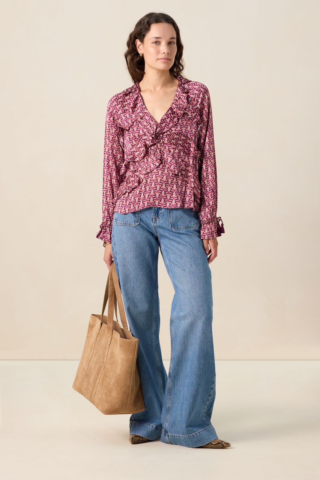 Donkerrode blouse met ruffles