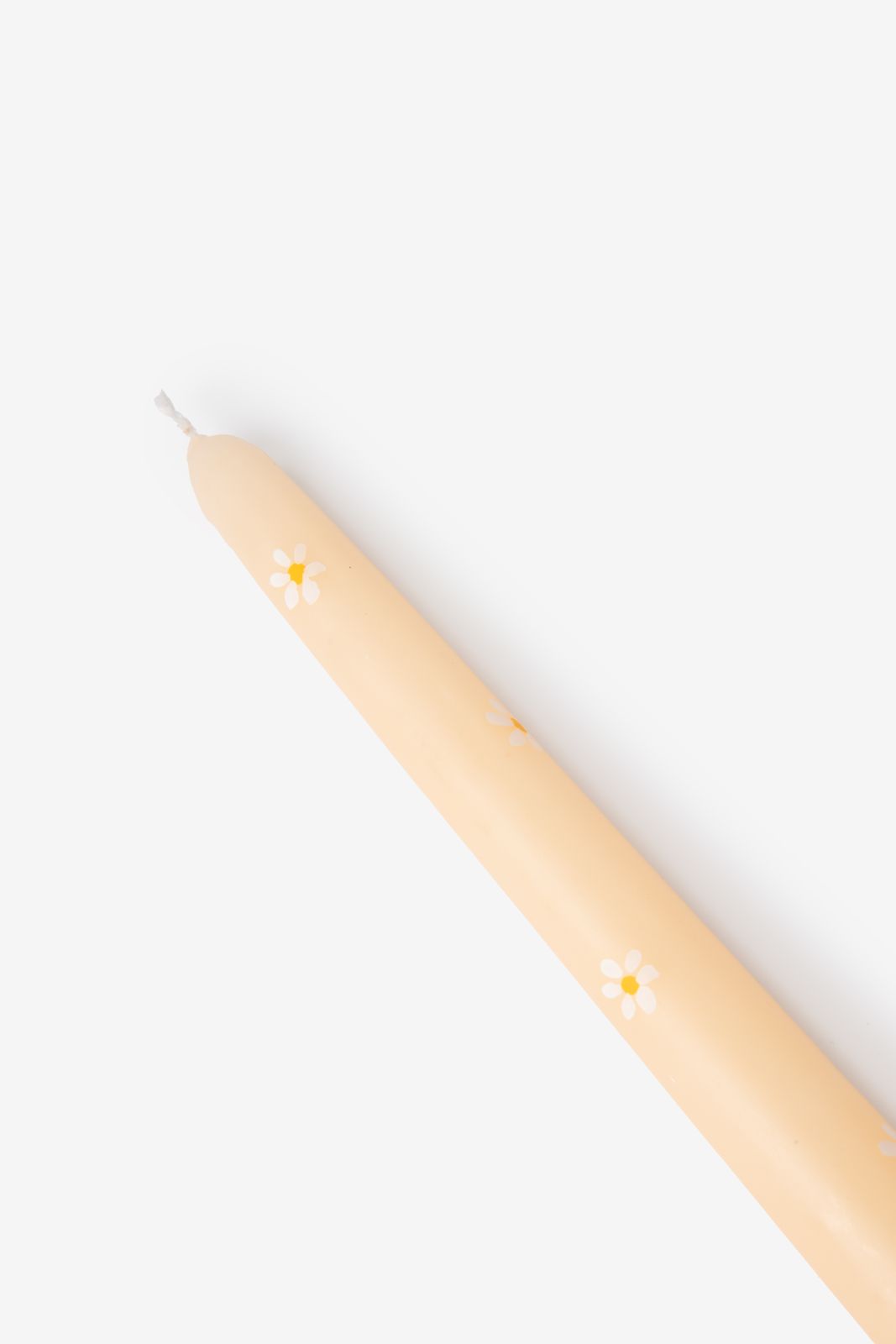 Beige dinerkaarsen met witte madeliefjes 25 cm