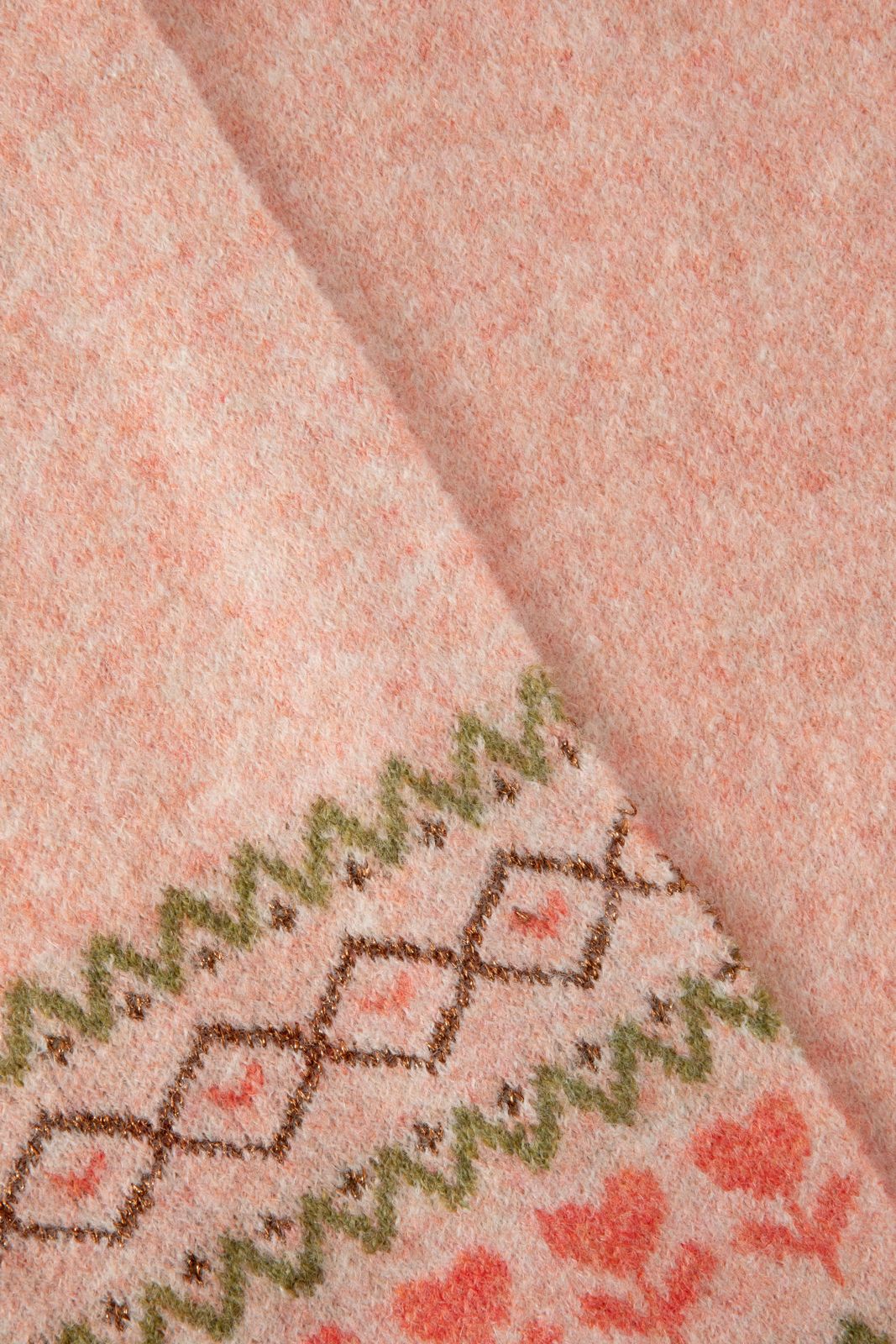 Lichtroze jacquard sjaal met print