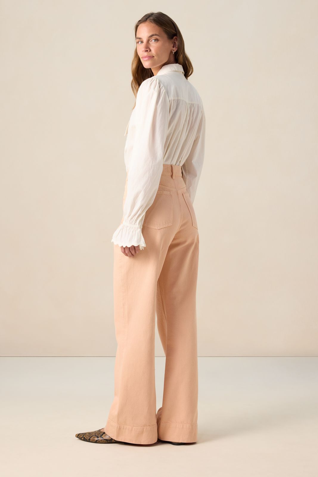 Lichtoranje high waist jeans met opgestikte zakken