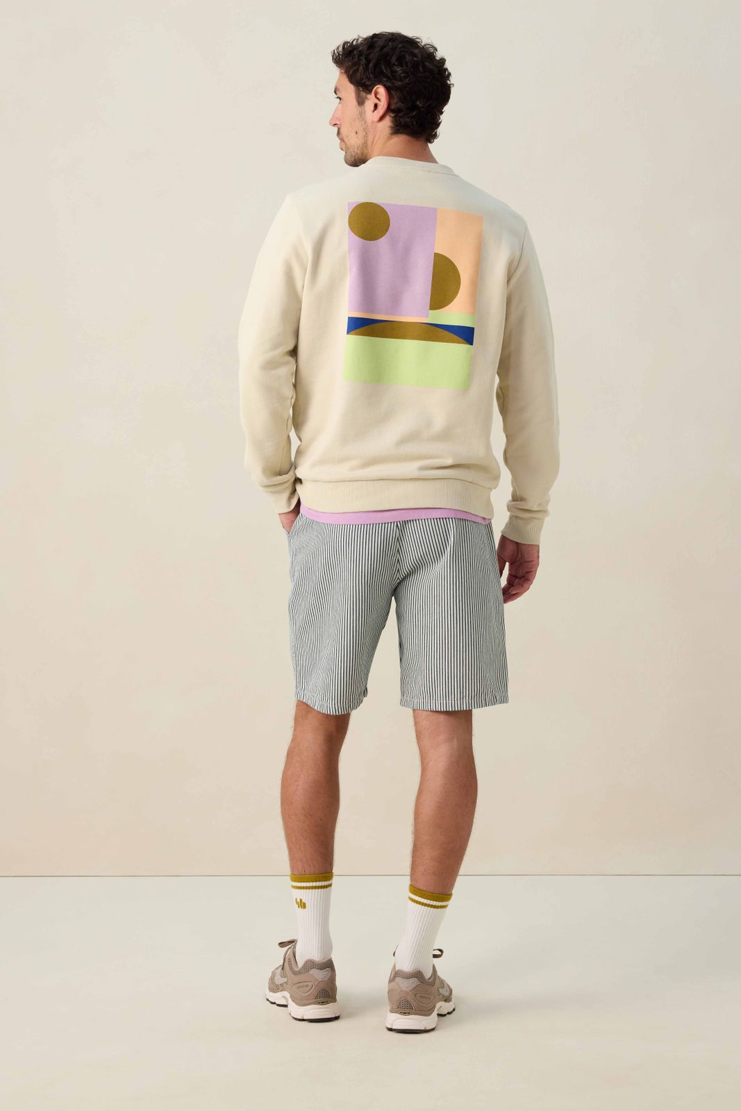 Beige sweater met grafische print