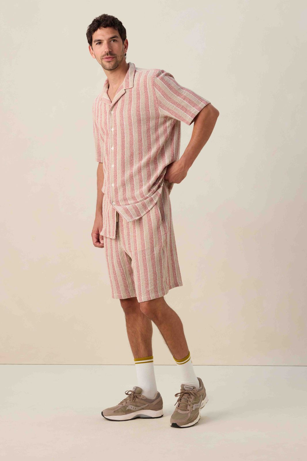 Donkerrode short met strepen