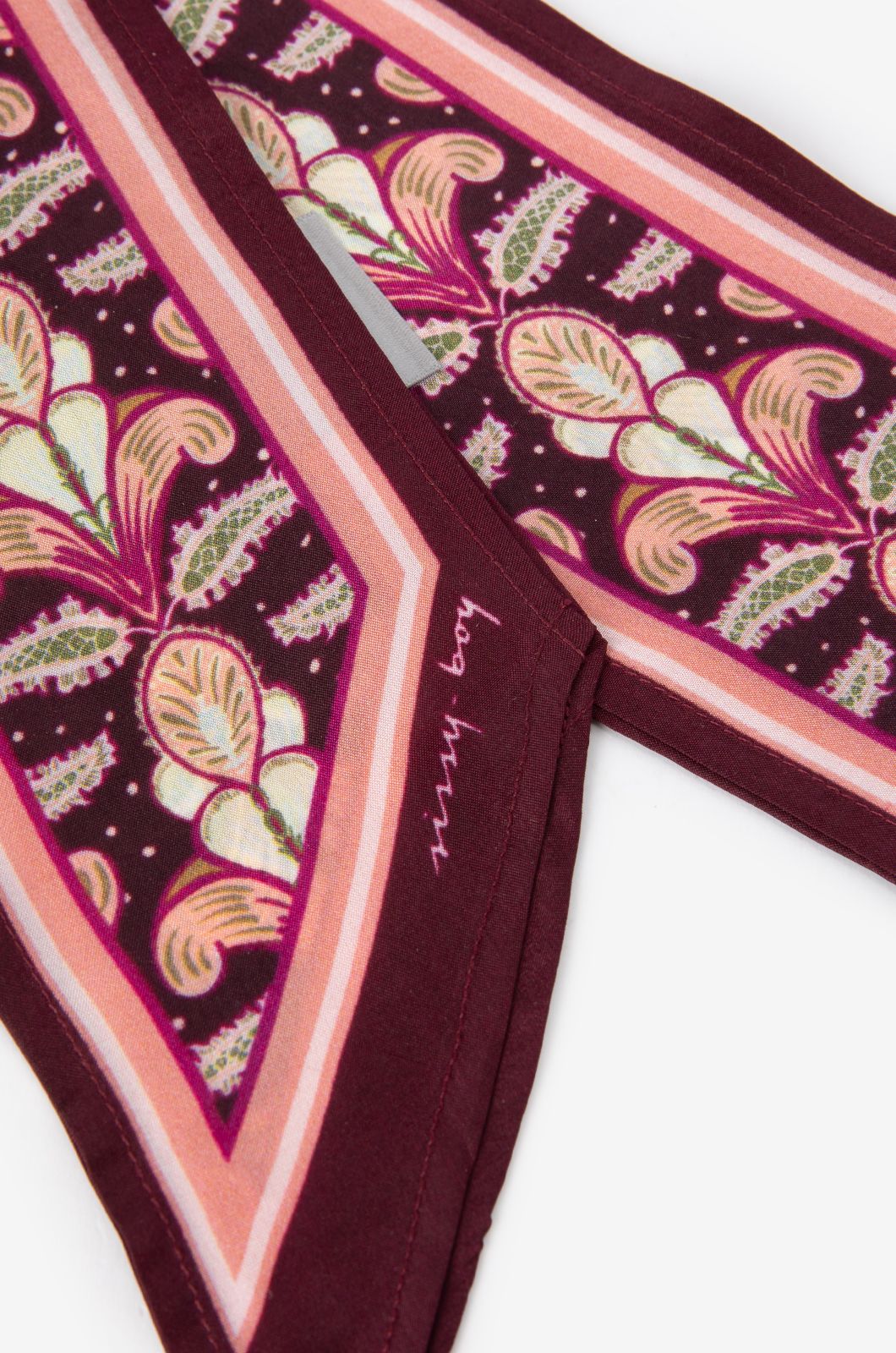 Roze sjaal met bloemenprint