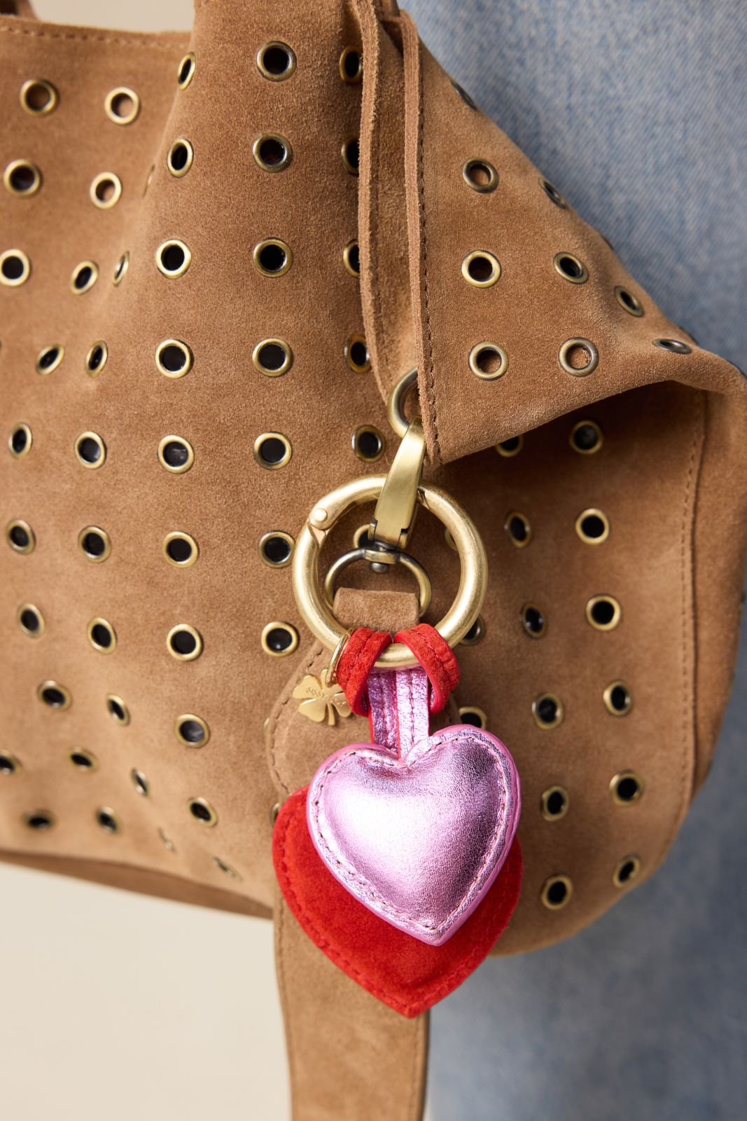 Rode bag charm met hartjes