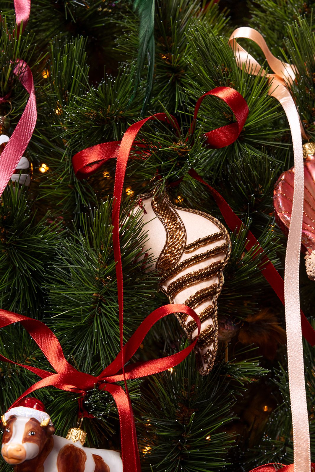 Lichtroze kersthanger met schelp