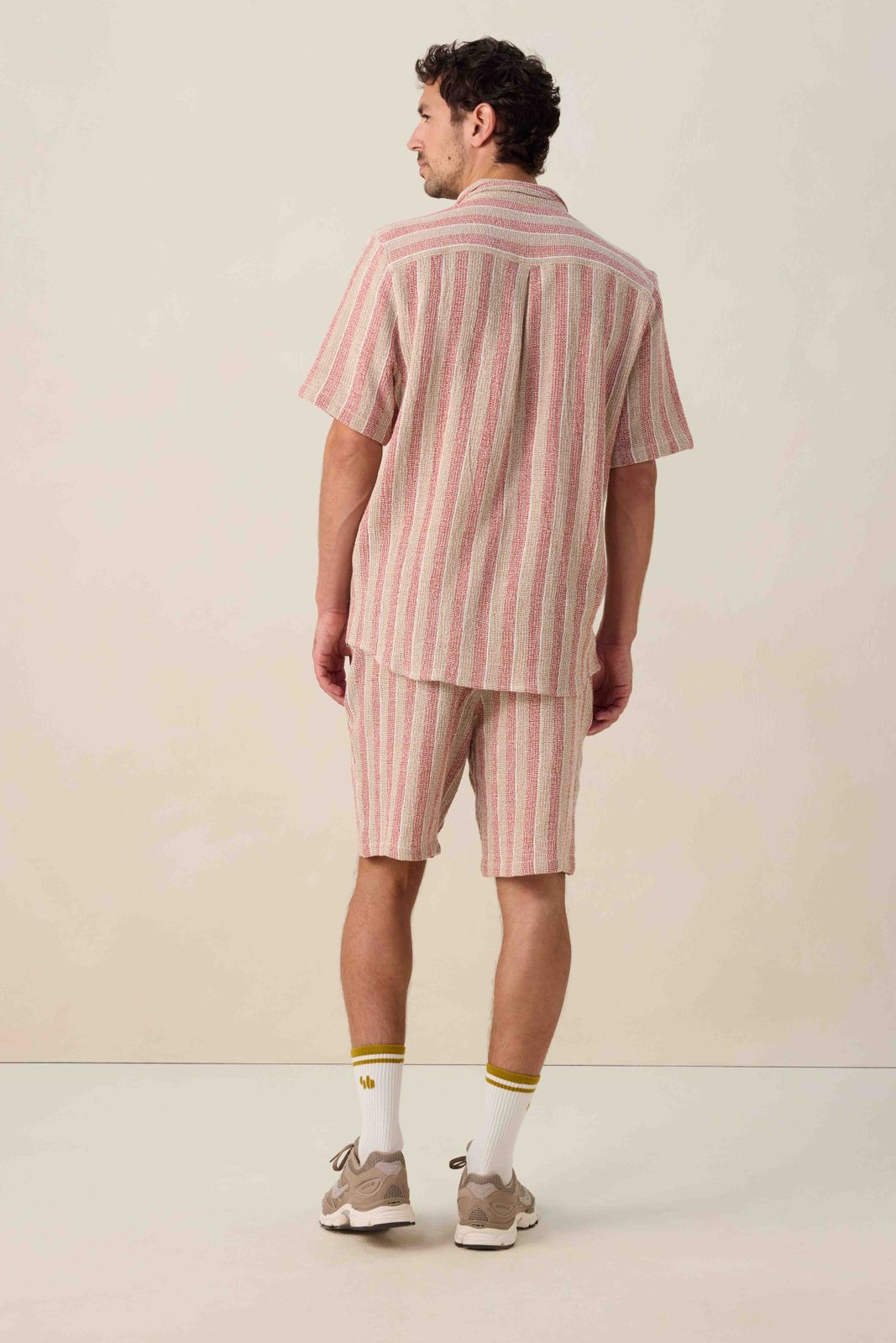 Donkerrood gestreept overhemd