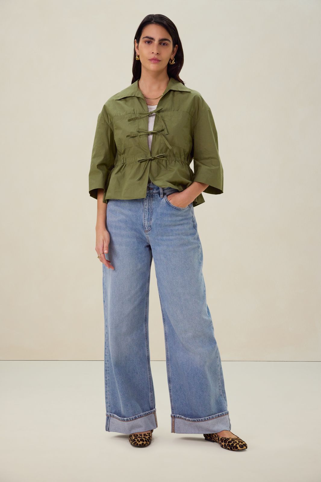 Groene blouse met striksluiting