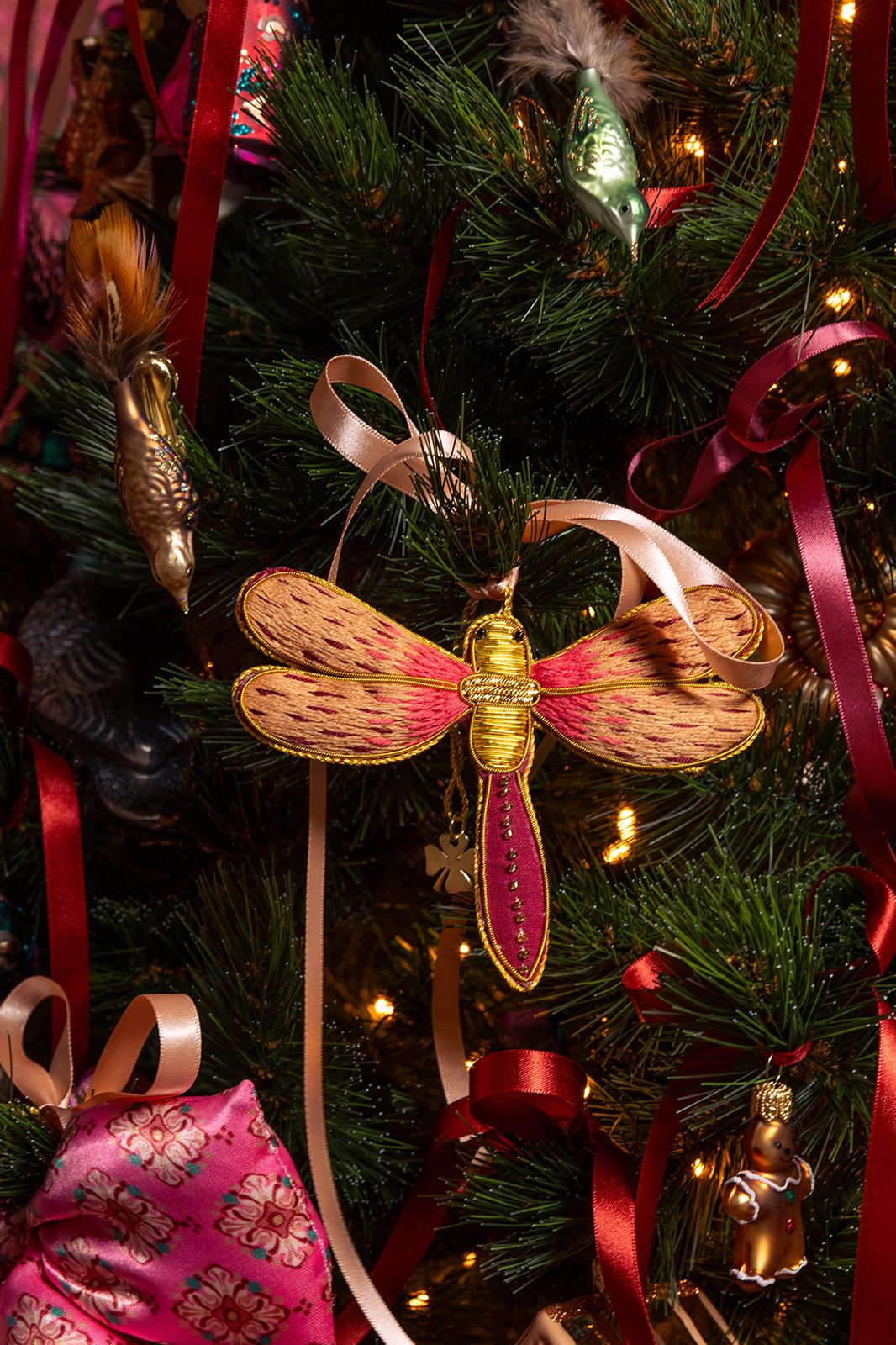 Gouden libel kersthanger