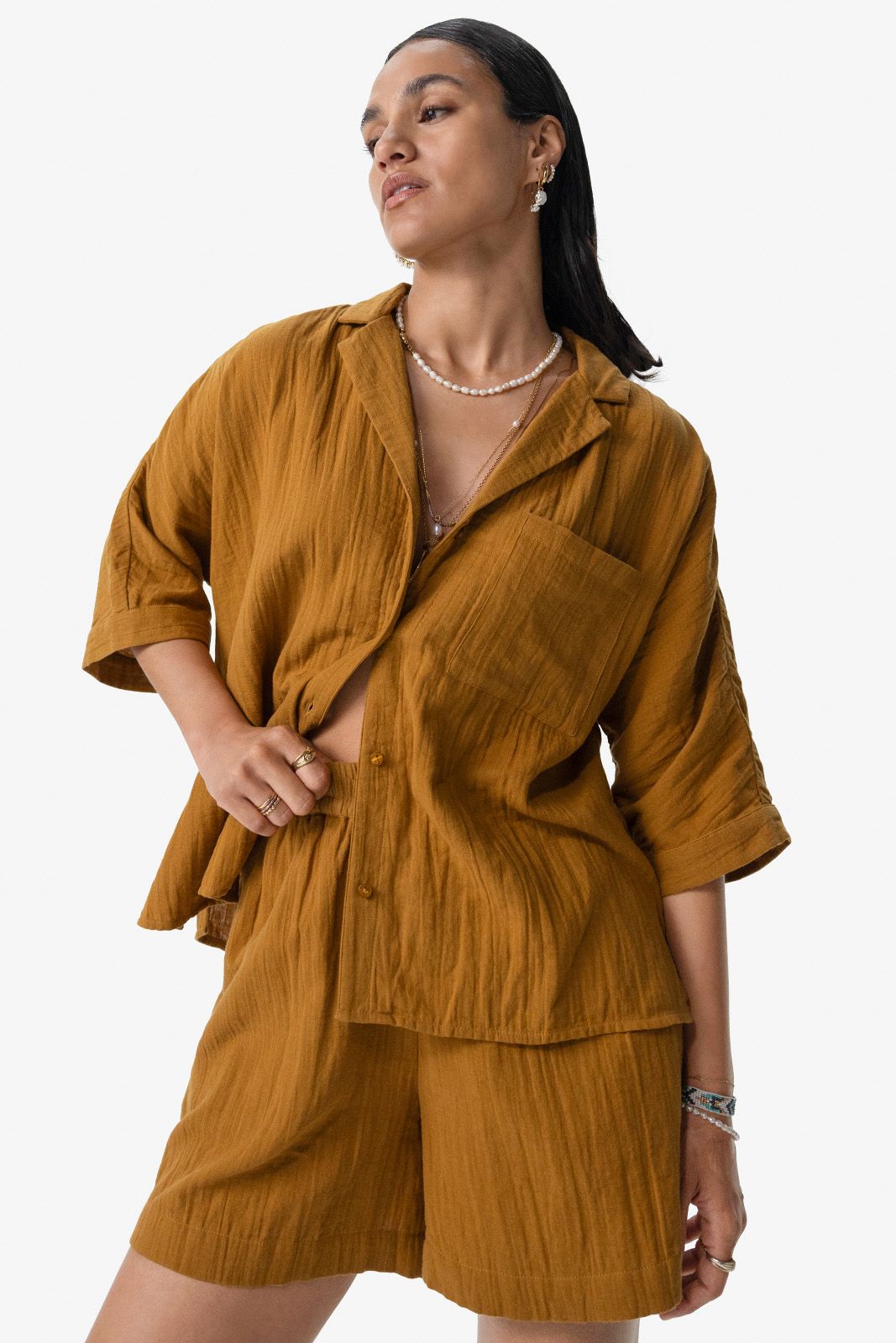 Goudbruine mousseline shorts