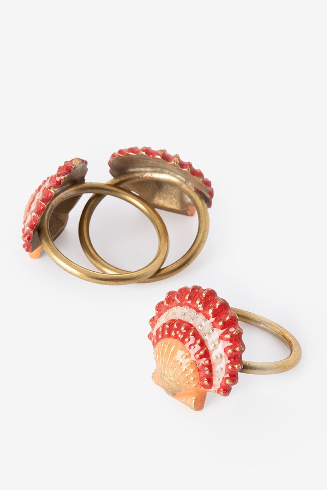 Goudkleurige servetringen met schelp