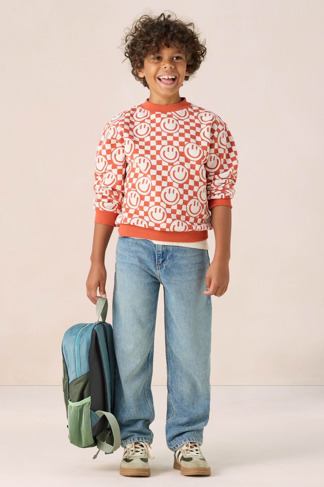 Lichtrode sweater met smiley print