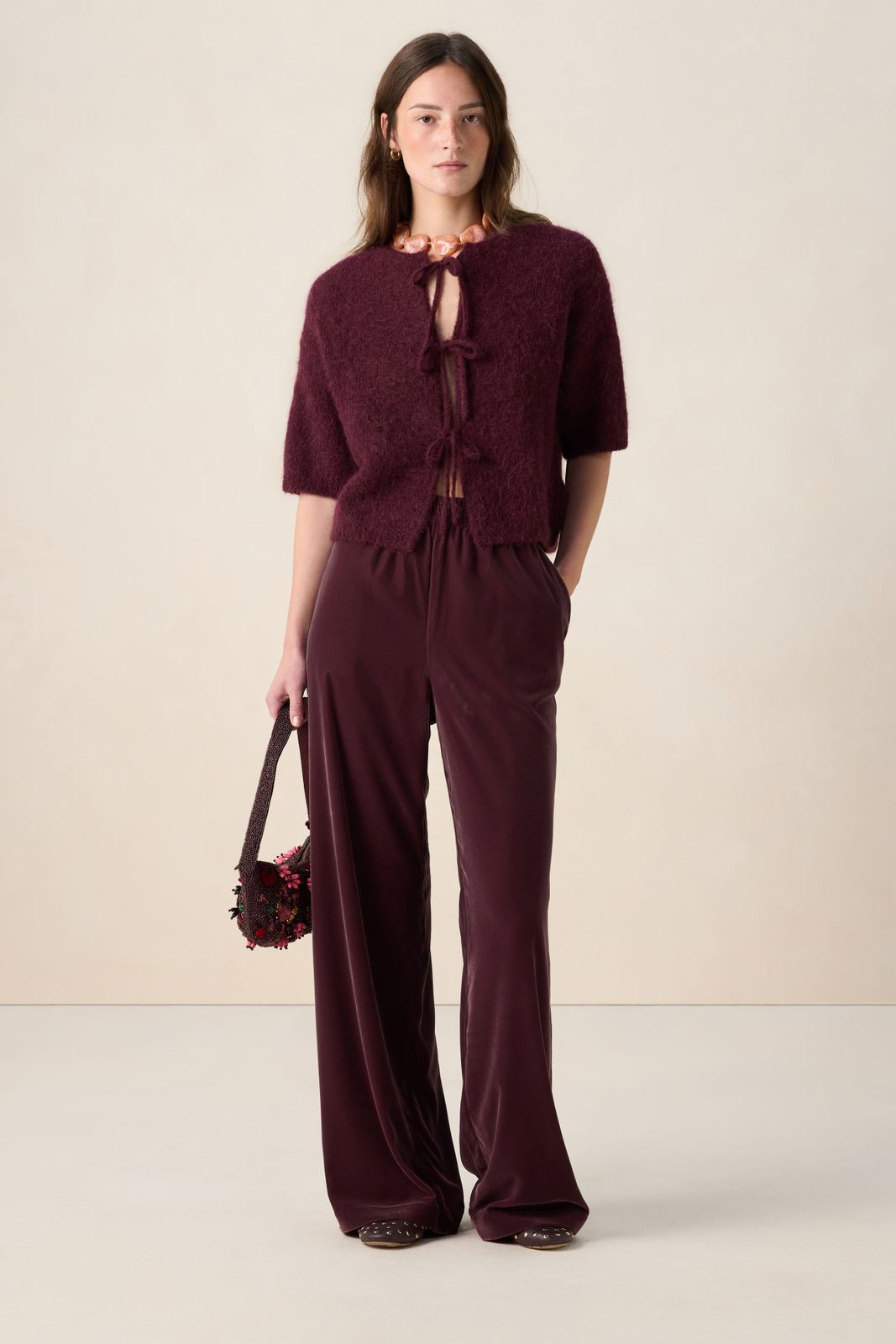 Donkerrood wollen vest met strikjes