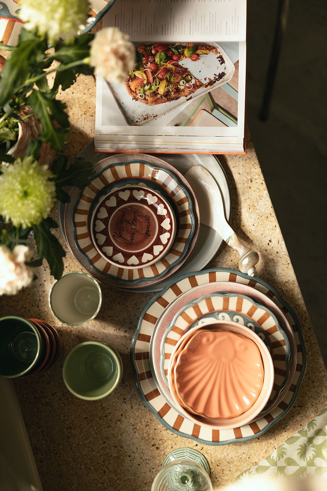 Roze gebaksbordjes met hartjes