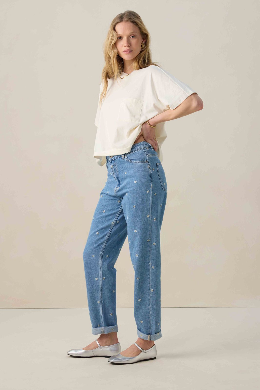 Blauwe high waist girlfriend jeans met embroidery