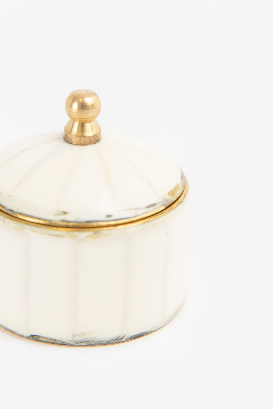 Wit met gouden messing doosje