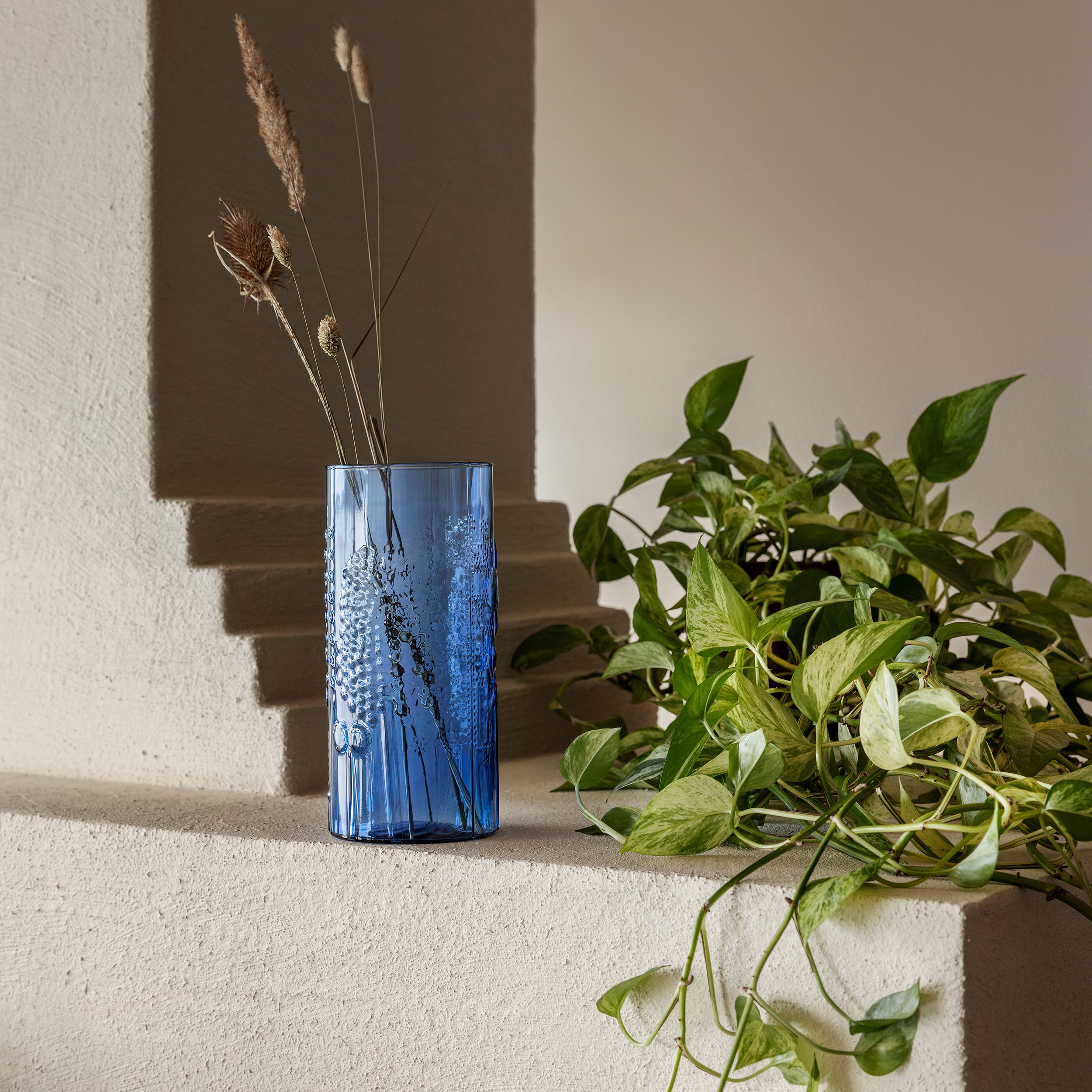 Flora vase 250mm ultramarine blue