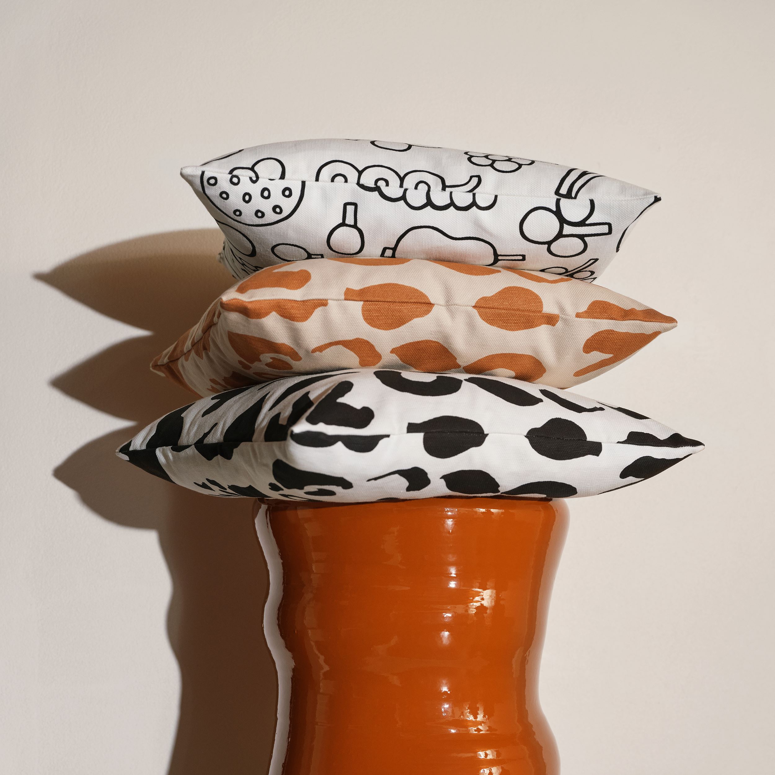 Oiva Toikka Collection cushion cover 47x47cm frutta b/w