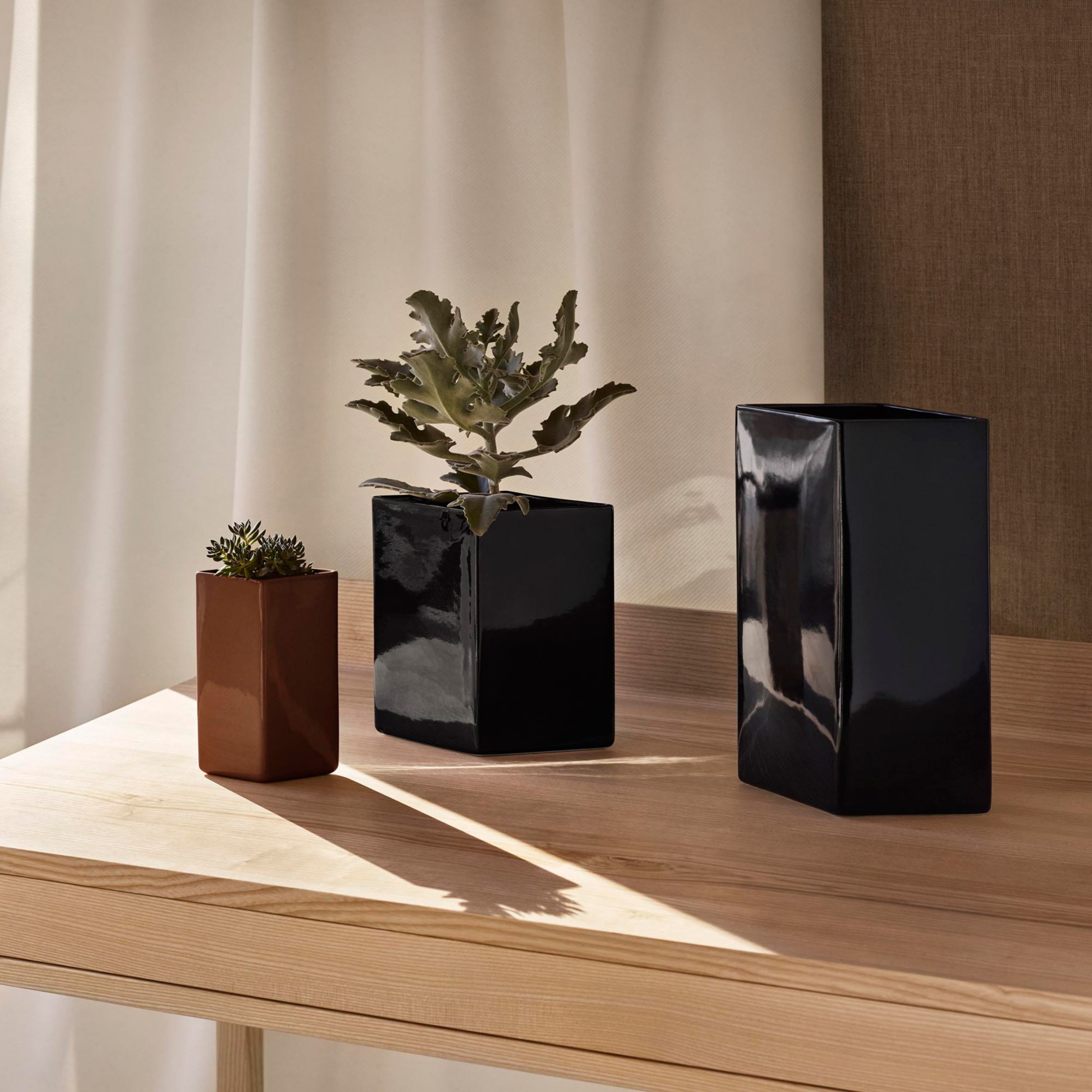 Ruutu ceramic vase 225mm black