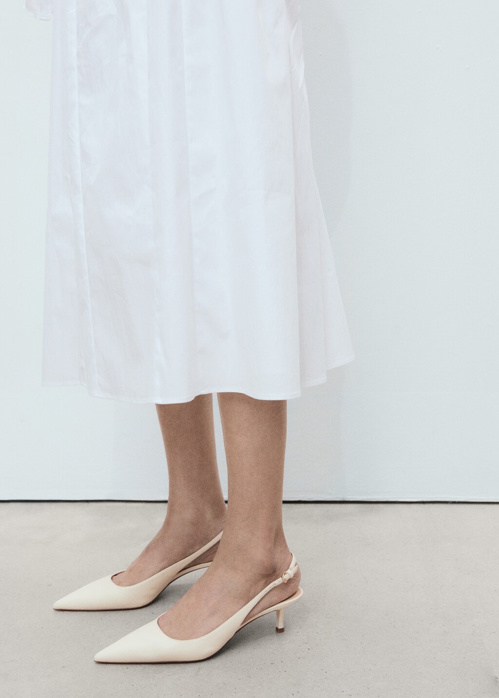 Pointed kitten-heel shoes - Ecru