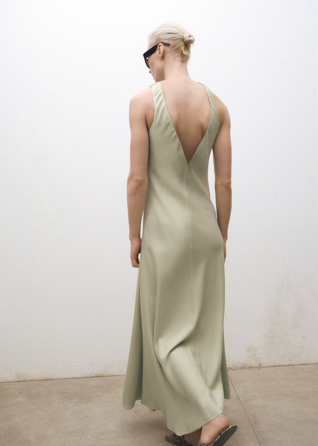 Satin dress with back opening - Pastel Green