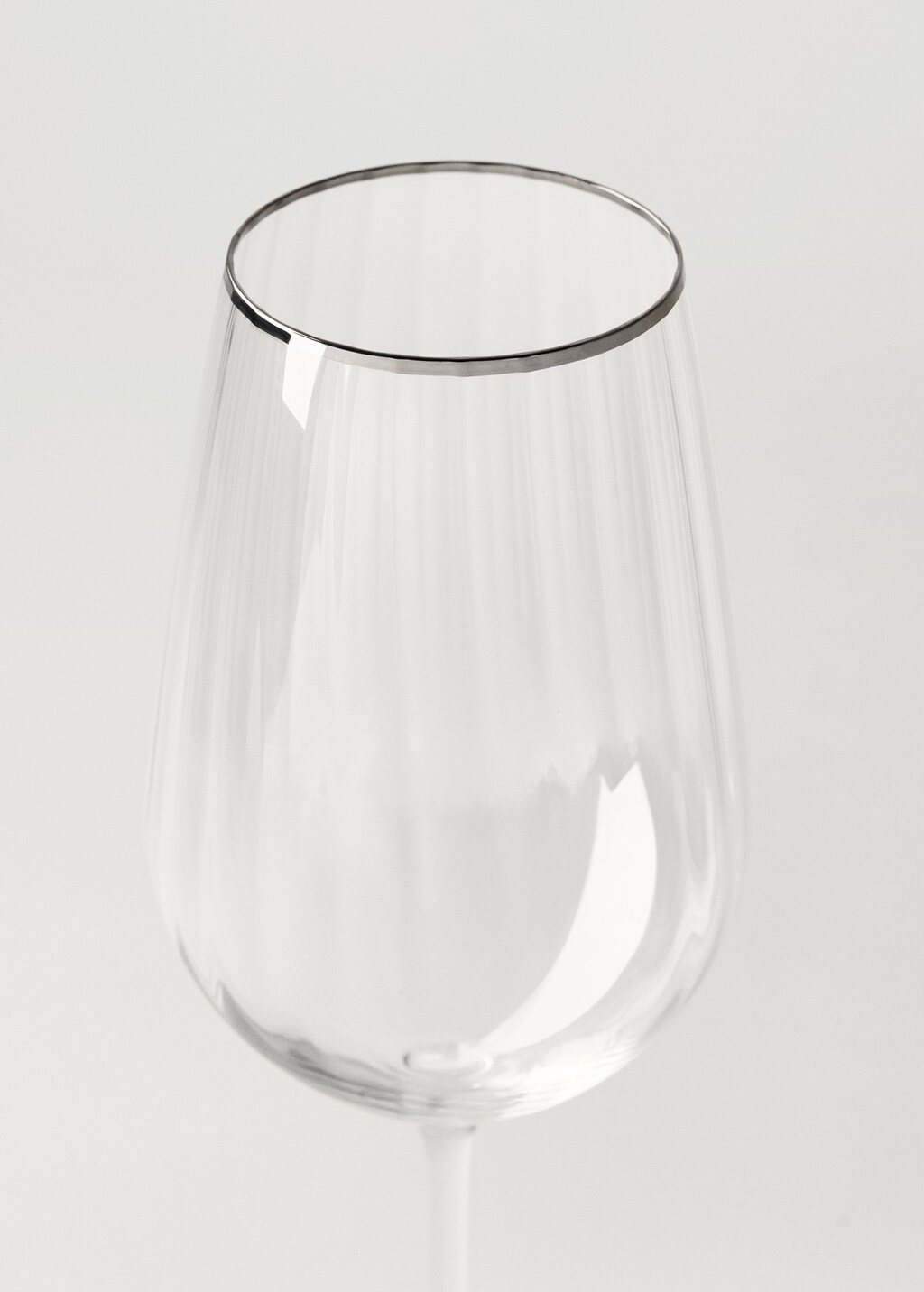 Glass cup with embossed stripes - Silver