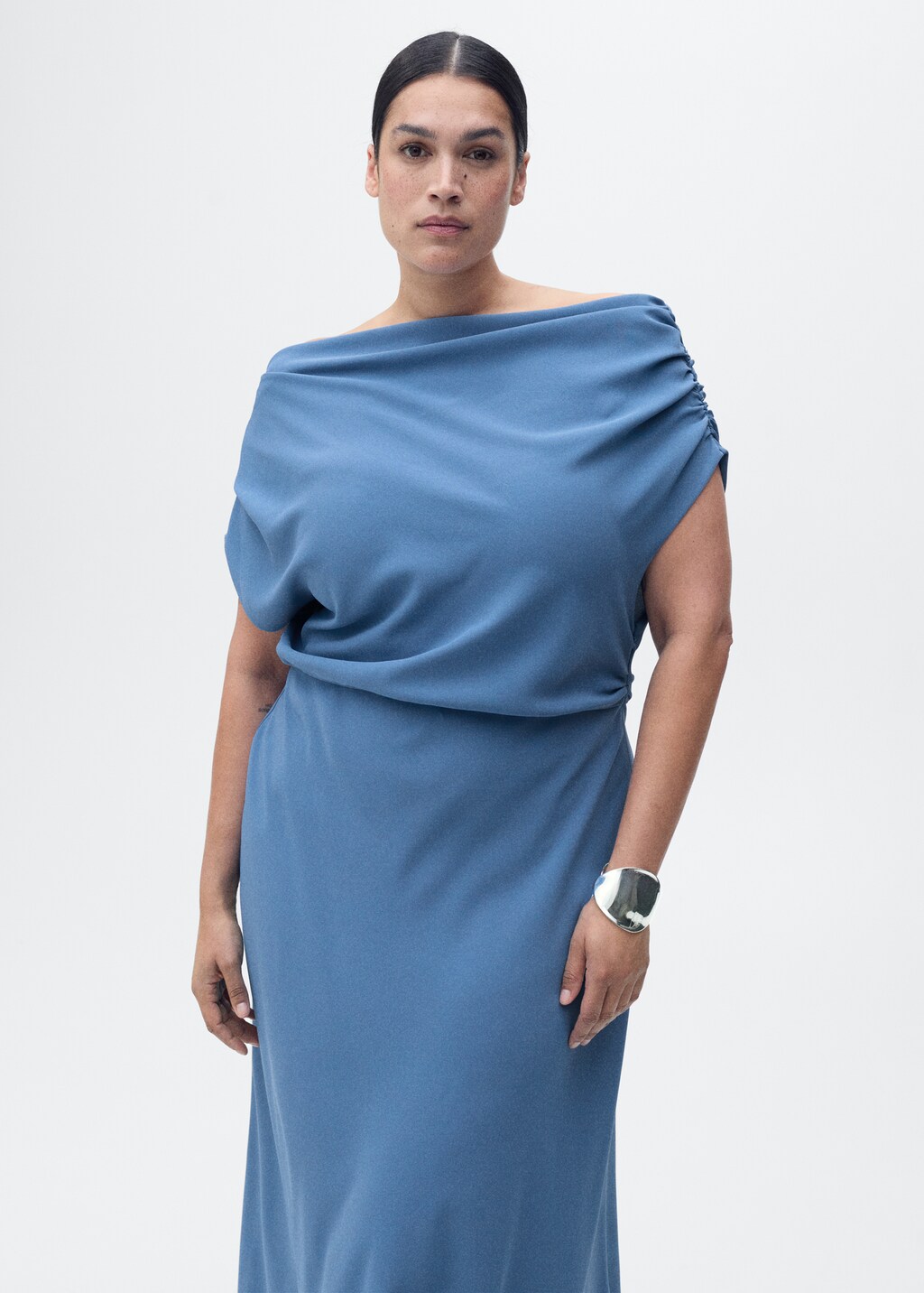 Asymmetrical-neck midi-dress - Blue